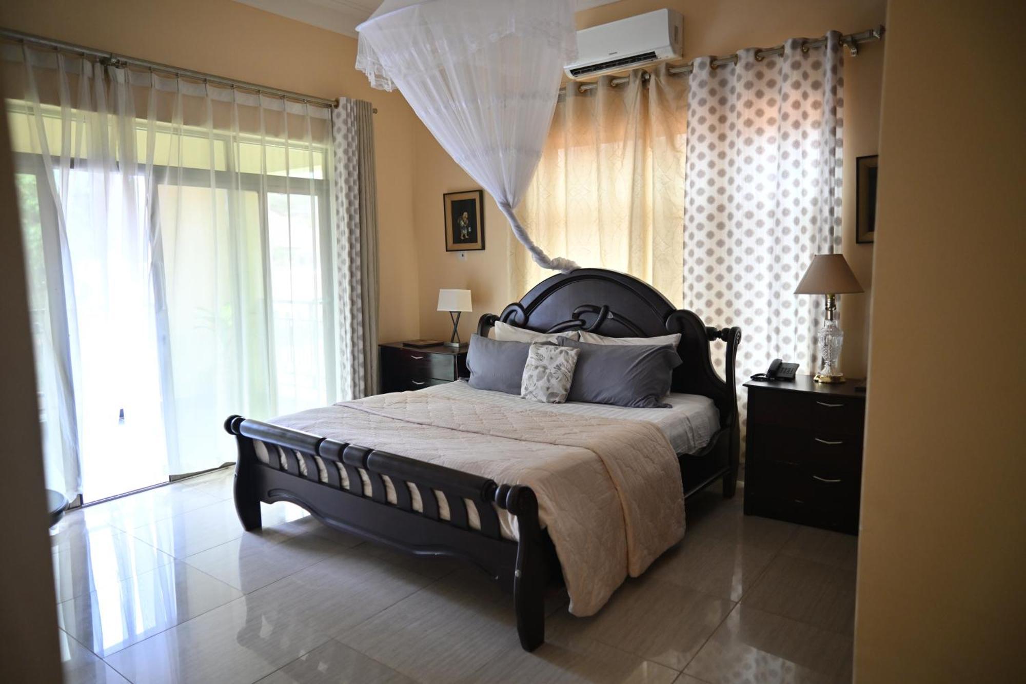 Lakepoint Villa Entebbe Bagian luar foto