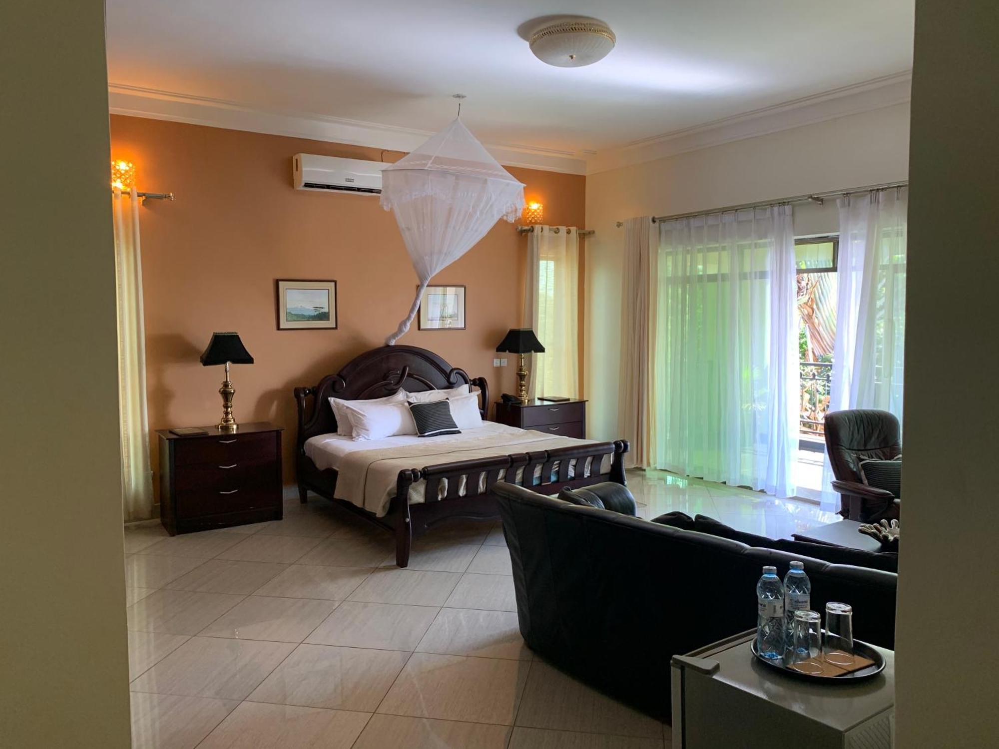 Lakepoint Villa Entebbe Bagian luar foto