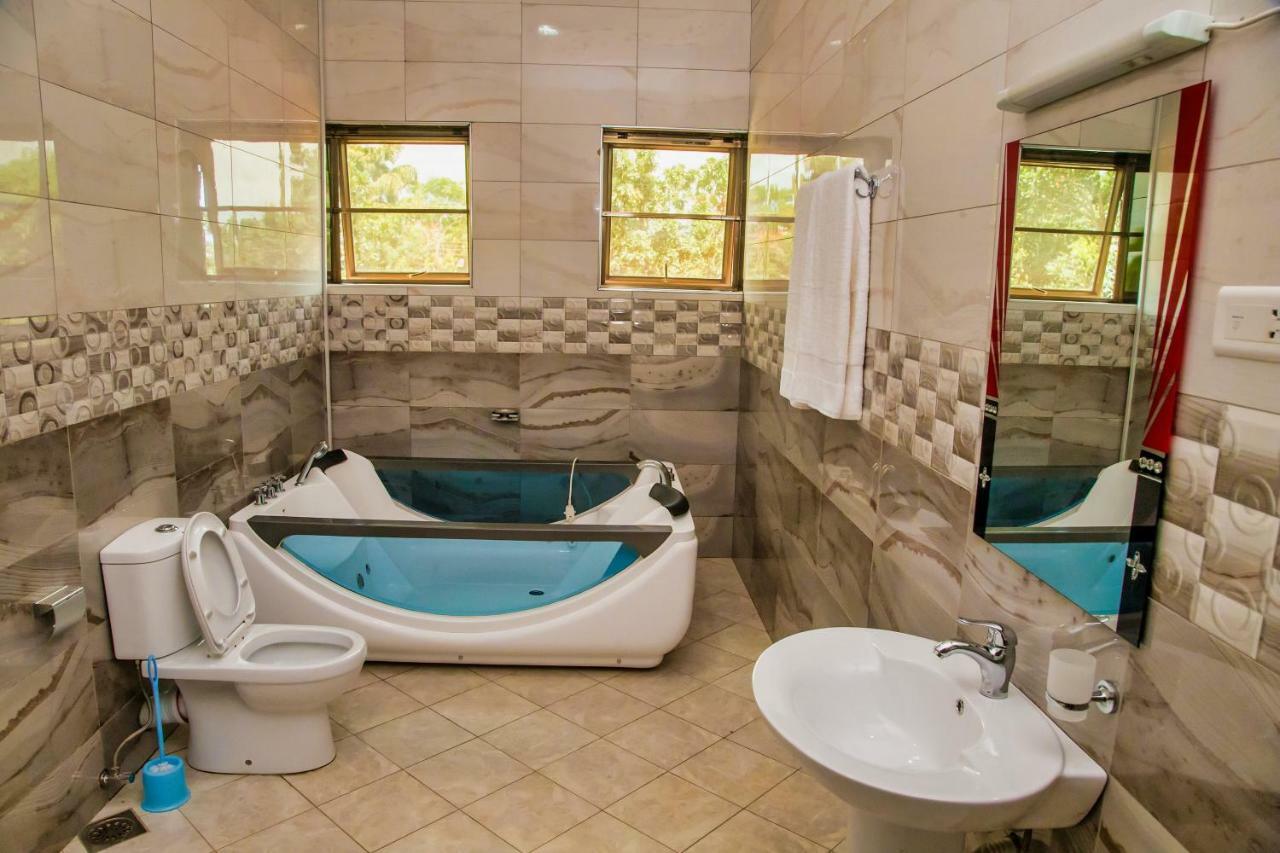 Lakepoint Villa Entebbe Bagian luar foto