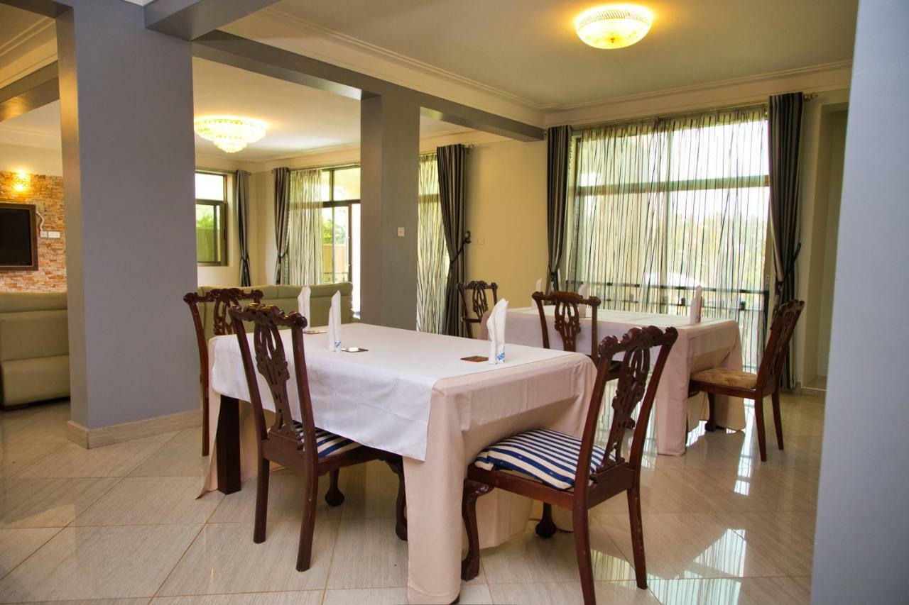 Lakepoint Villa Entebbe Bagian luar foto