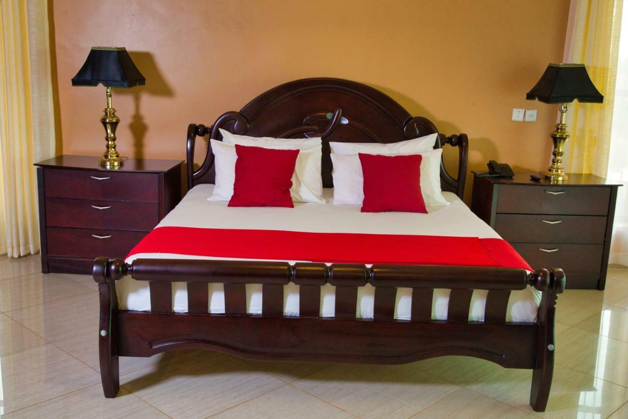 Lakepoint Villa Entebbe Bagian luar foto
