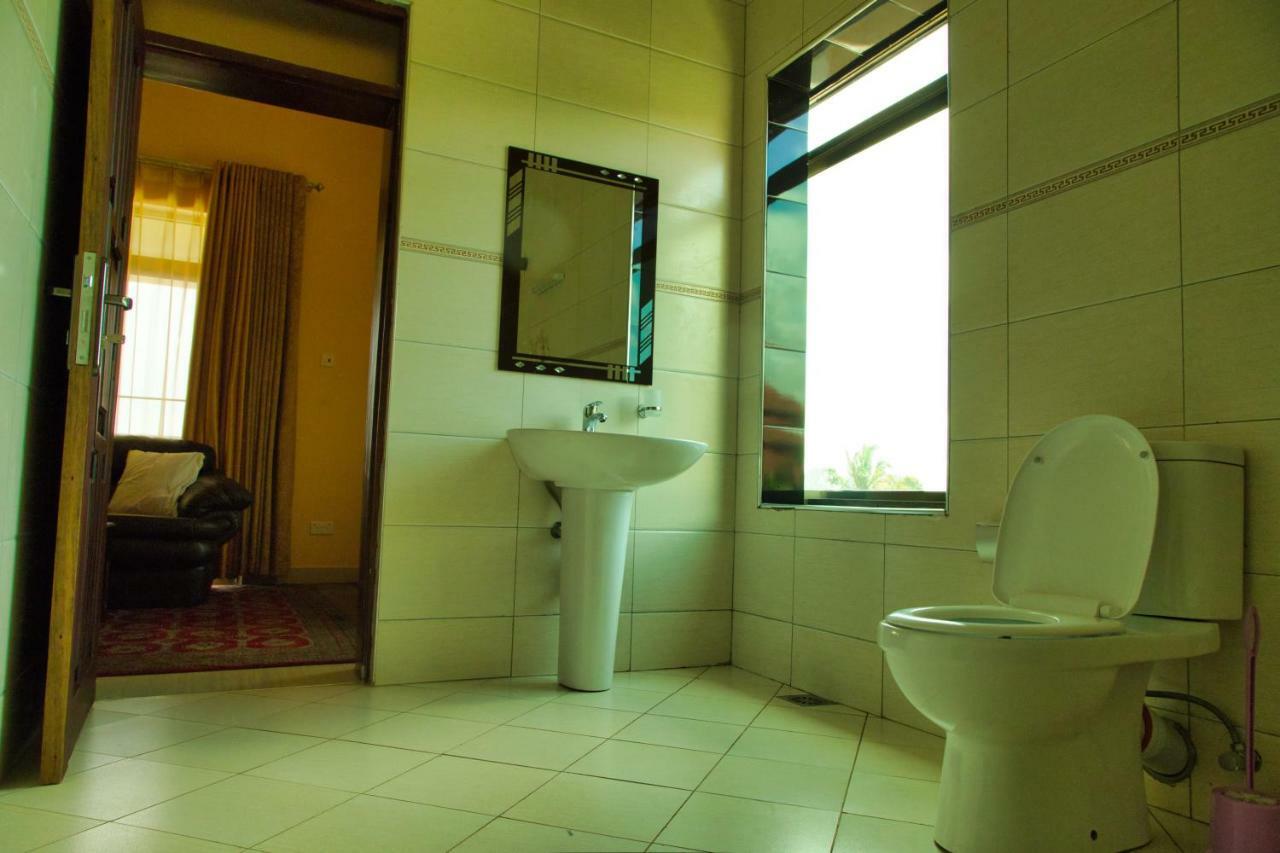 Lakepoint Villa Entebbe Bagian luar foto